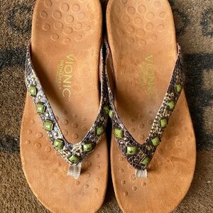 Vionic Floriana Women's Snakeskin and Olive Thong Sandals in Size 7
